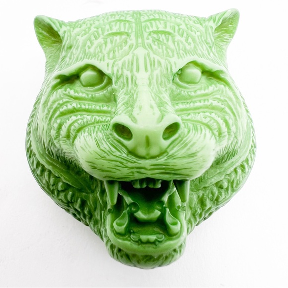 GUCCI Feline Head Resin Brooch - Picture 1 of 10